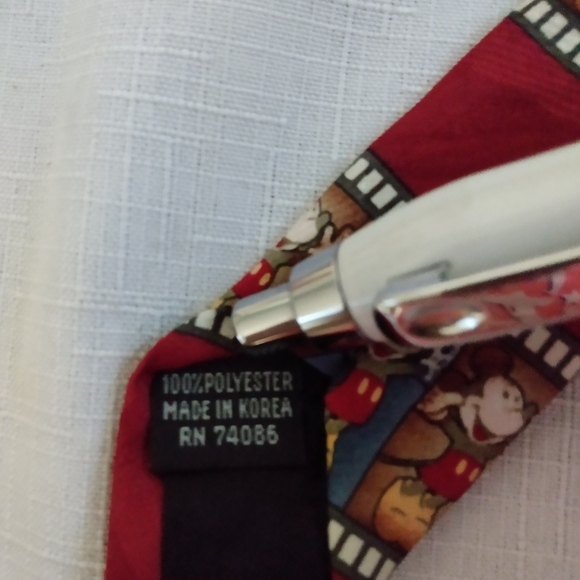 Vintage Mickey & Co Disney Mickey Mouse Film Themed Necktie 100% Polyester Tie - Picture 7 of 8